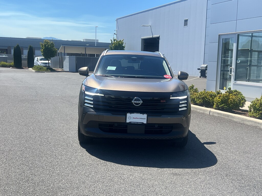 2025 Nissan Kicks SR photo 2