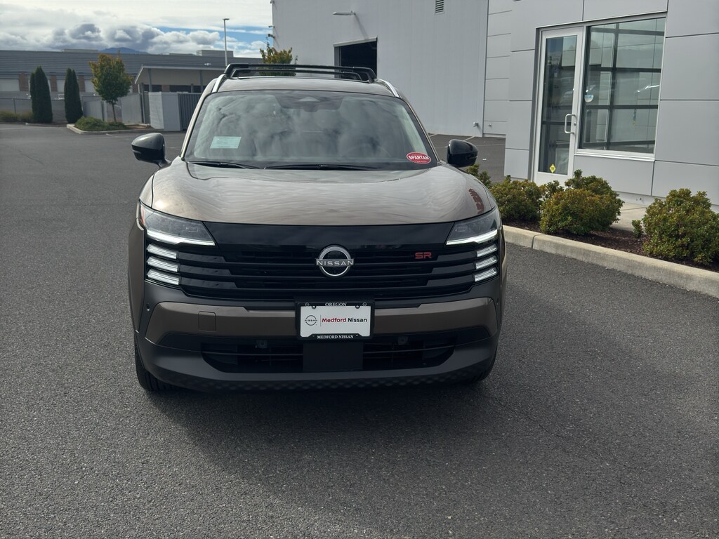 2026 Nissan Kicks SR photo 3