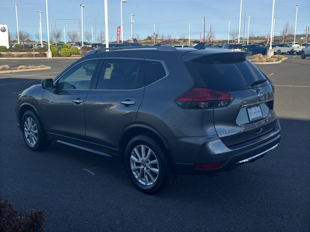 2017 Nissan Rogue SV photo 4