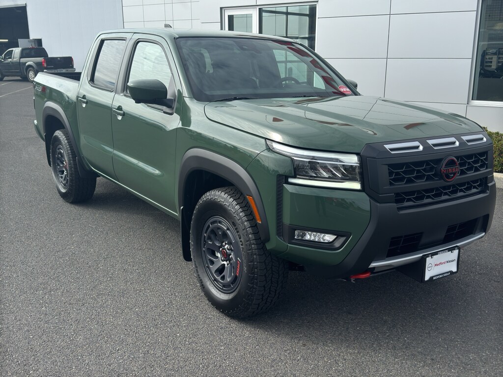 2025 Nissan Frontier PRO-4X photo 2