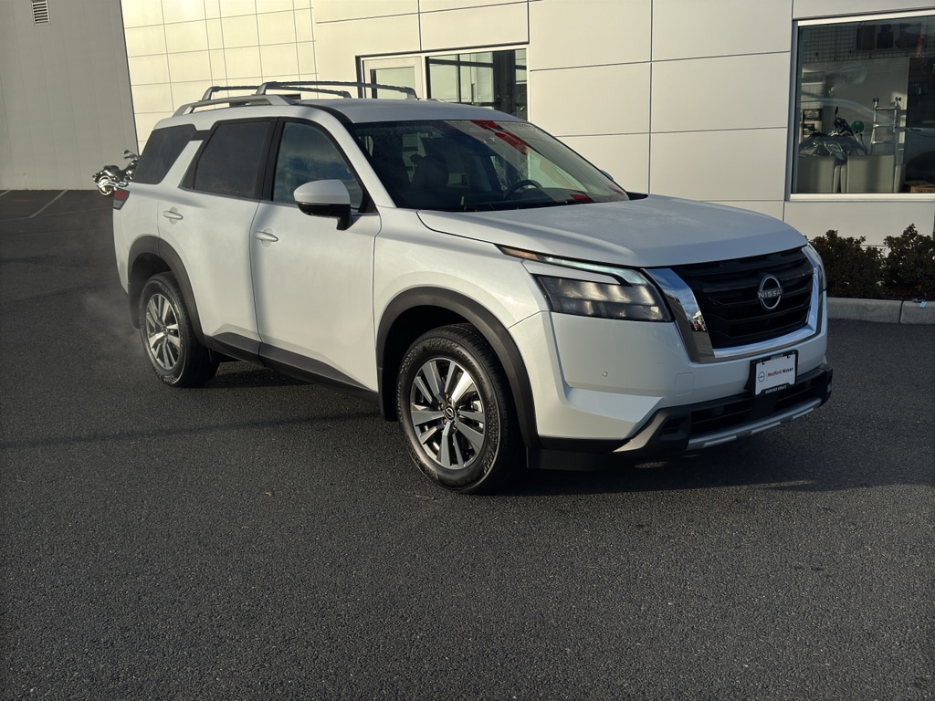 2025 Nissan Pathfinder SL photo 2