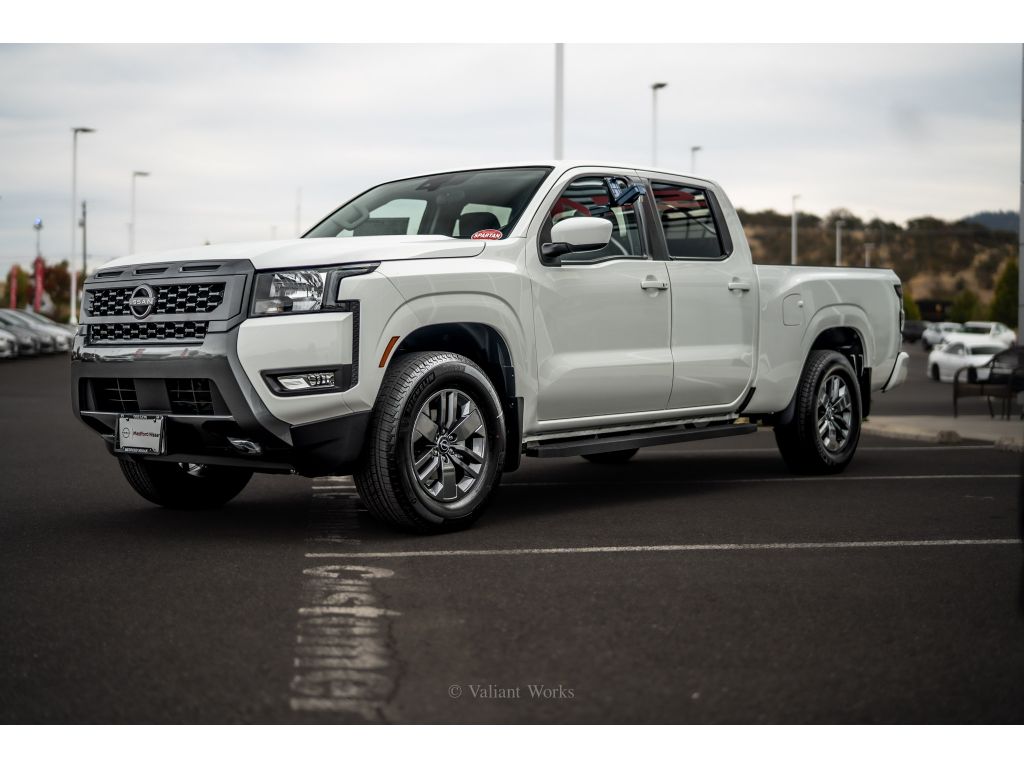 2025 Nissan Frontier SV photo 4