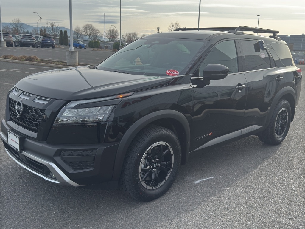 2025 Nissan Pathfinder Rock Creek photo 2