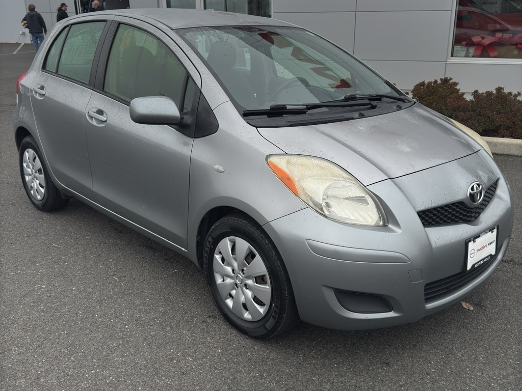 2009 Toyota Yaris photo 2
