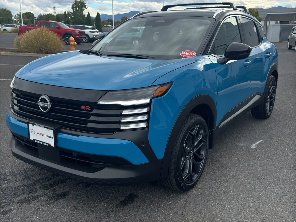 2026 Nissan Kicks SR photo 4