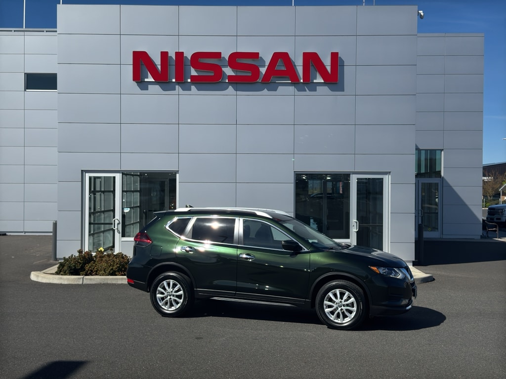 2019 Nissan Rogue SV photo 2