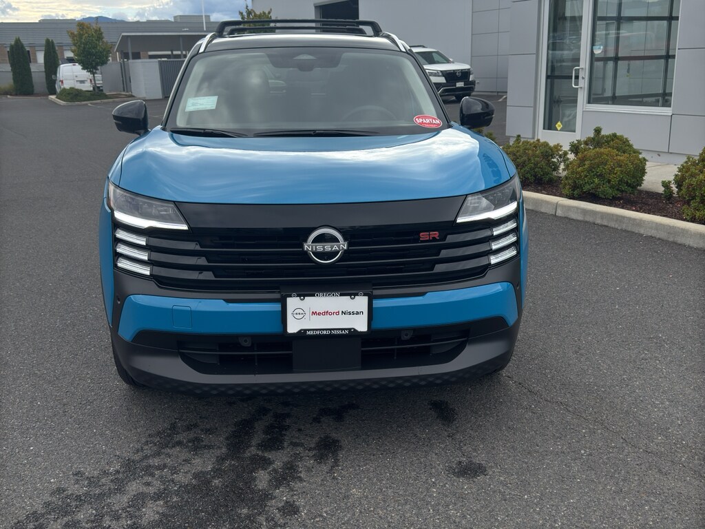 2026 Nissan Kicks SR photo 3