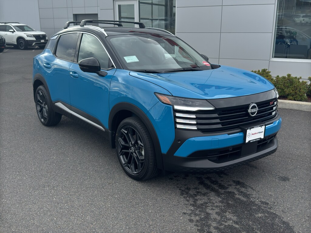 2026 Nissan Kicks SR photo 2