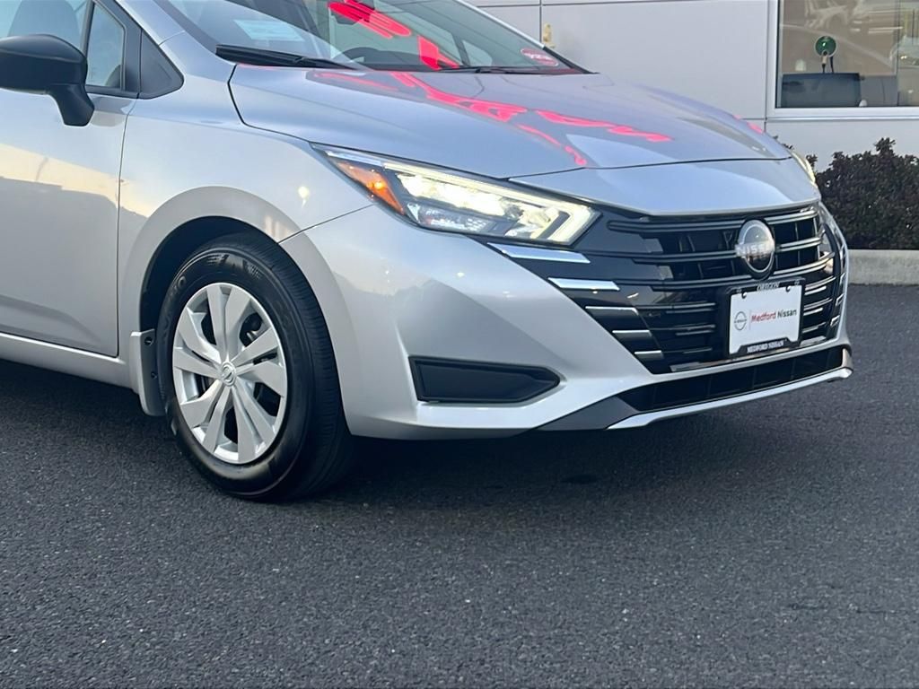 2025 Nissan Versa S photo 3