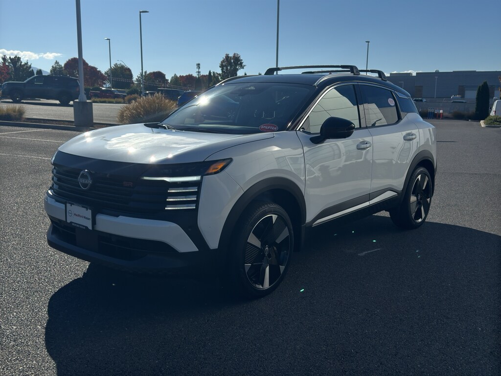 2026 Nissan Kicks SR photo 3