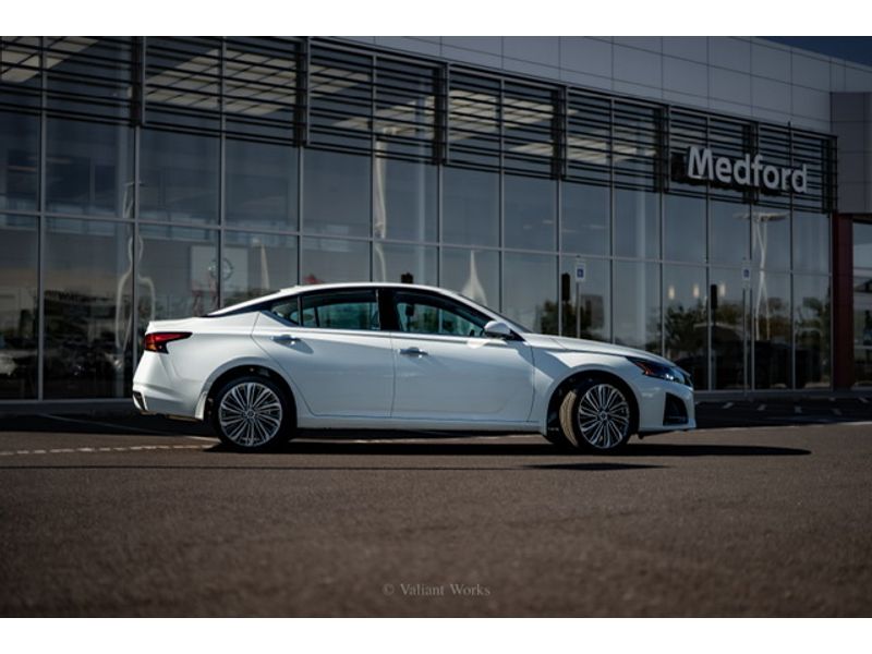 2024 Nissan Altima 2.5 SL photo 2