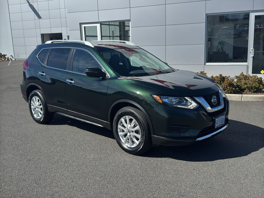 2019 Nissan Rogue SV photo 3