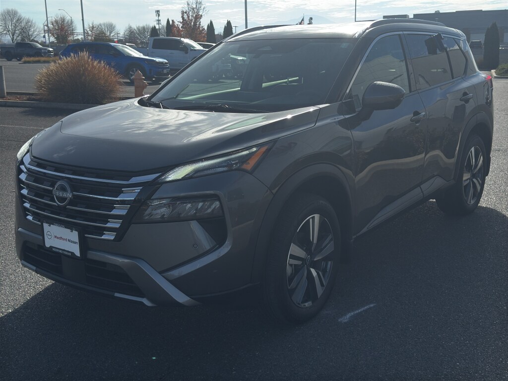 2025 Nissan Rogue SL photo 3