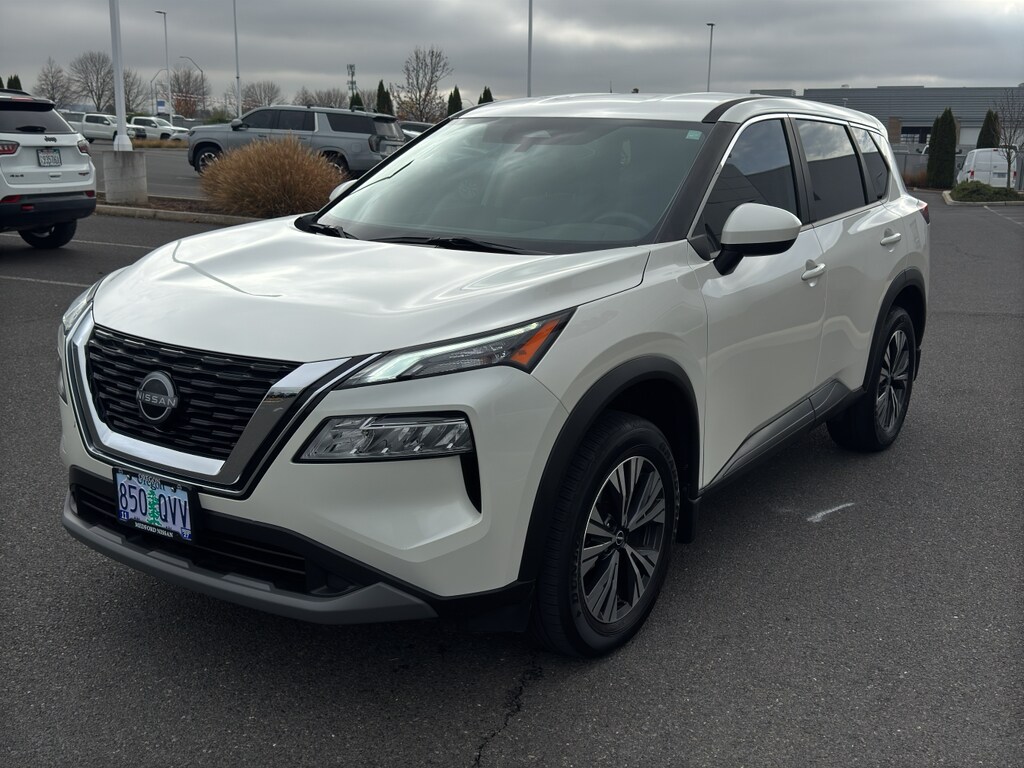 2023 Nissan Rogue SV photo 2
