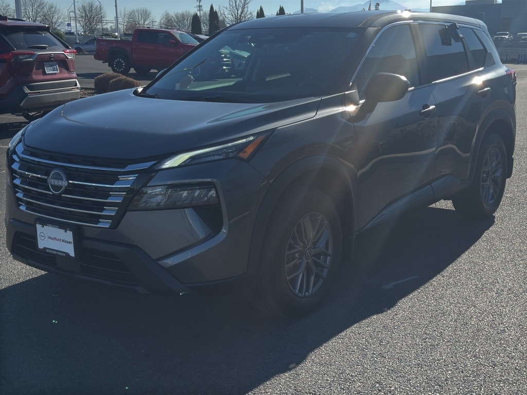 2025 Nissan Rogue S photo 3