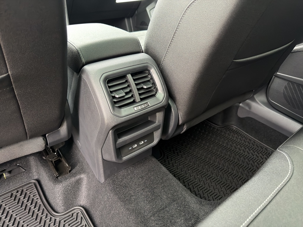2026 Volkswagen Taos SE Black - Photo 16