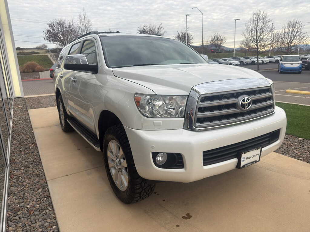 2013 Toyota Sequoia Platinum photo 2