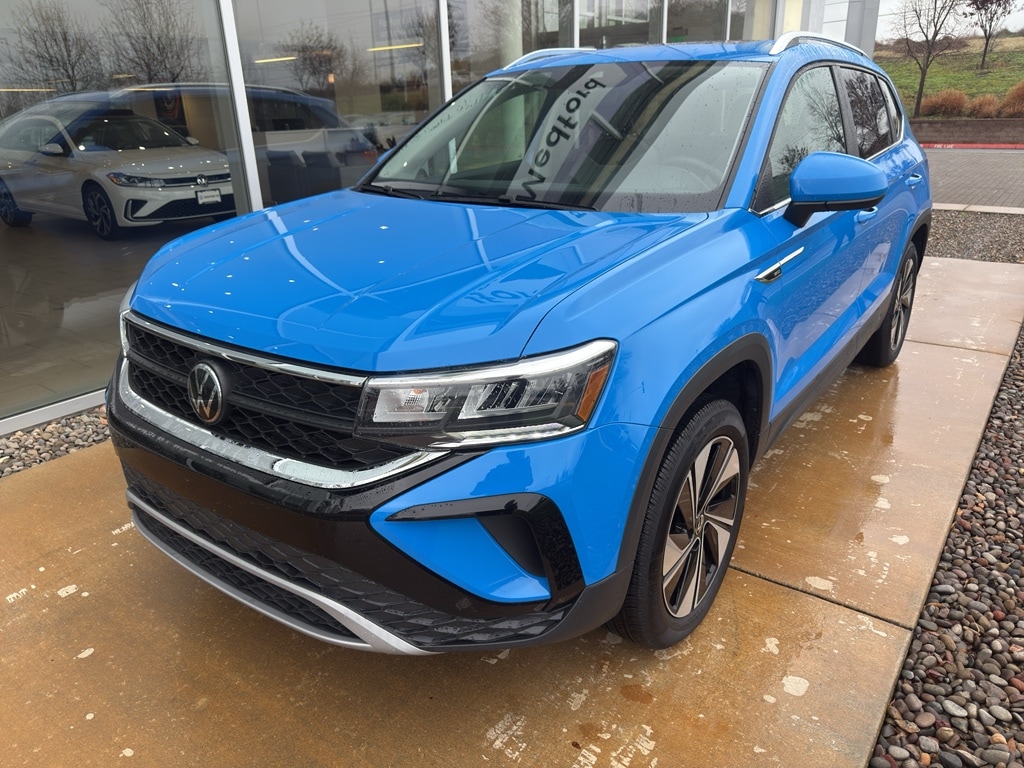 2024 Volkswagen Taos SE's photo