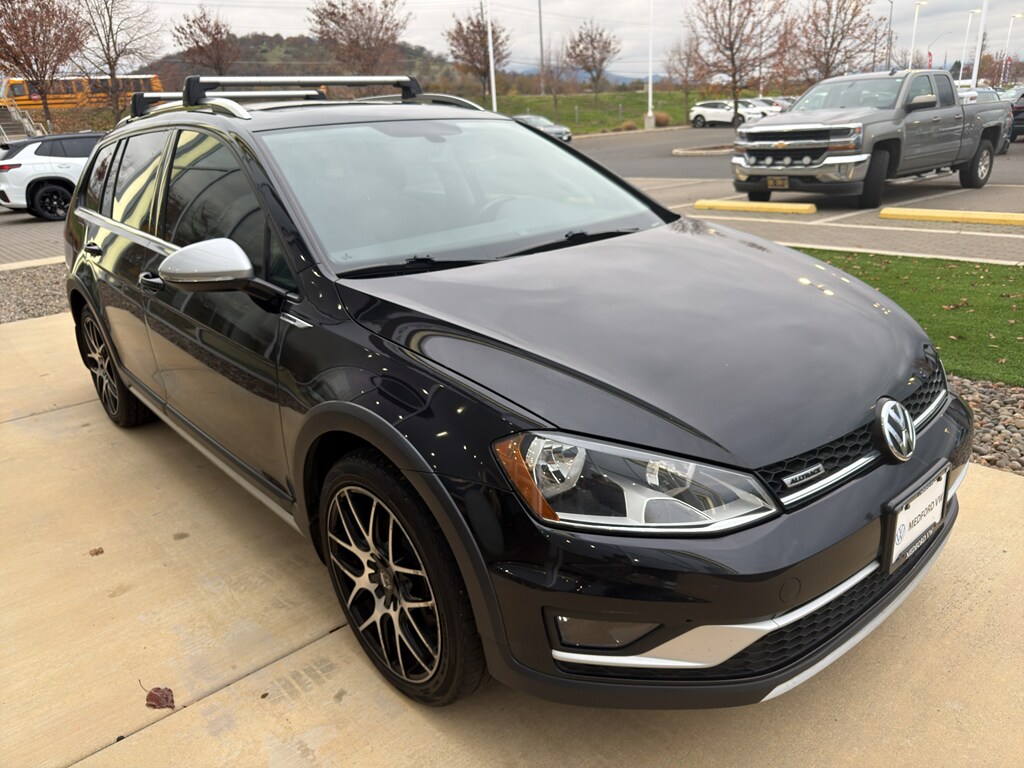 2017 Volkswagen Golf Alltrack SEL photo 4