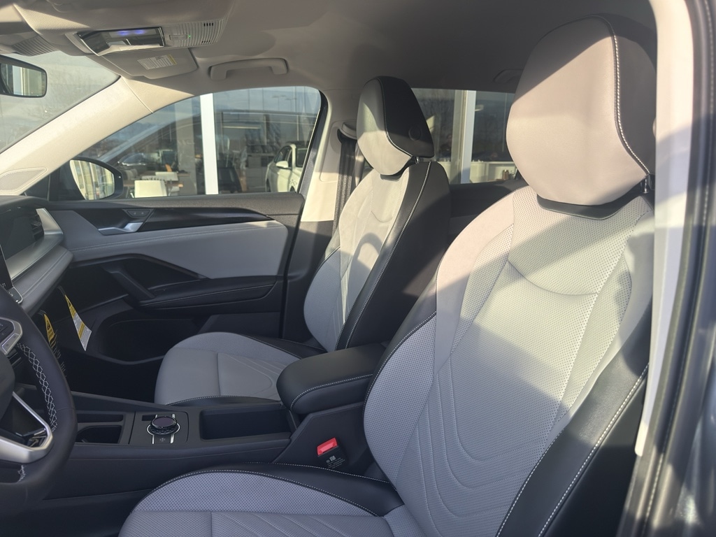 2026 Volkswagen Tiguan SE - Photo 8