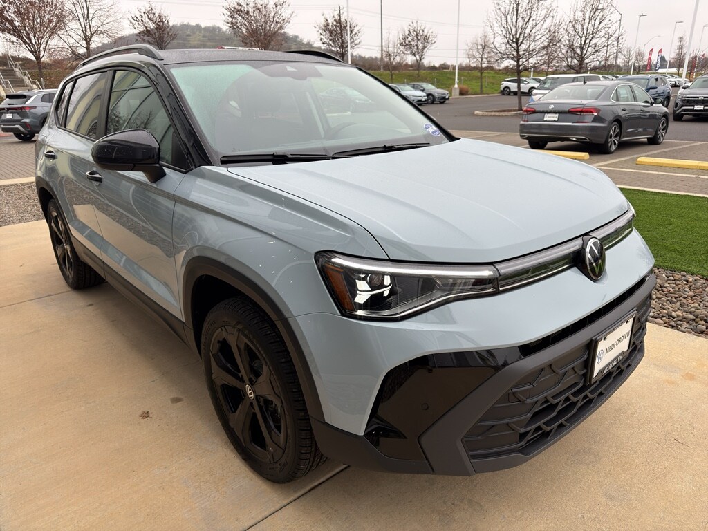 2026 Volkswagen Taos SE Black - Photo 4