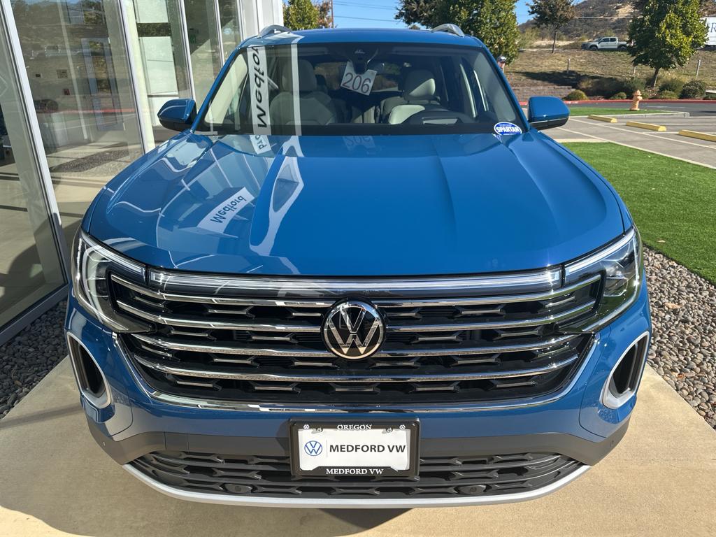 2025 Volkswagen Atlas SEL photo 2