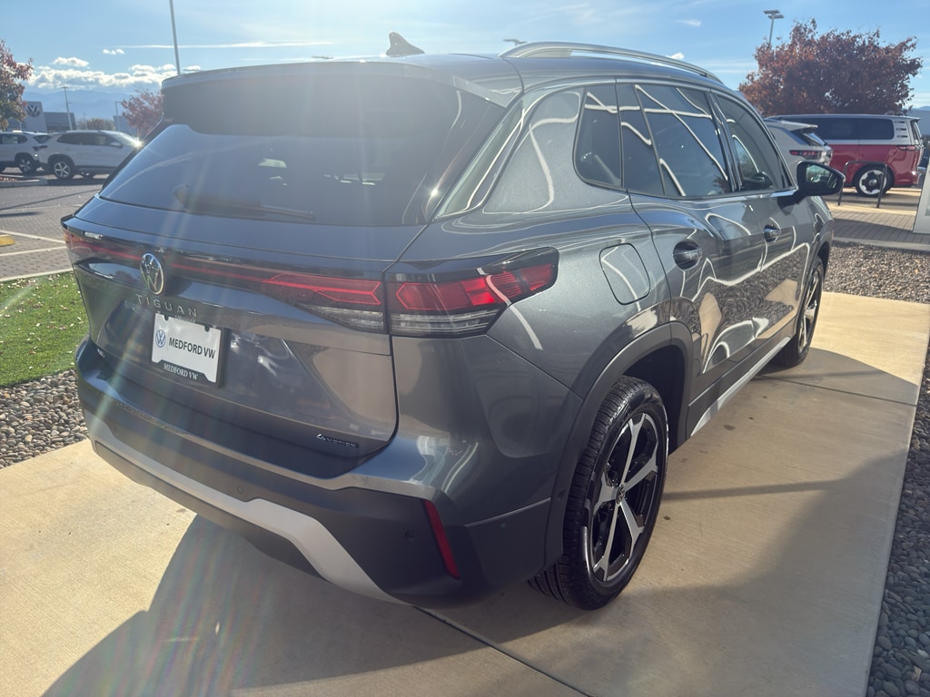 New 2026 Volkswagen Tiguan SE SUV