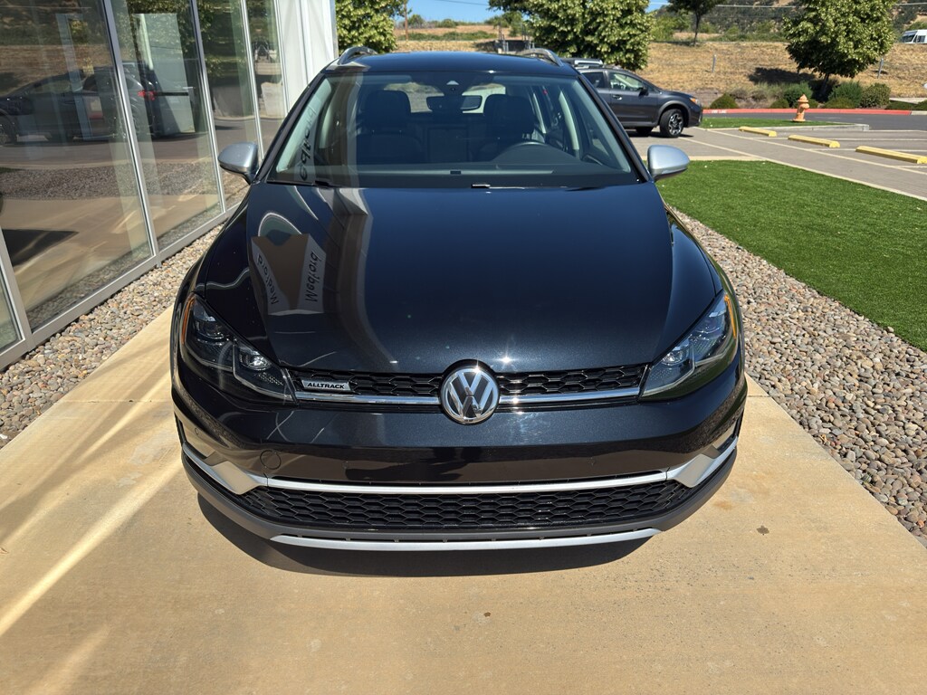 2019 Volkswagen Golf Alltrack SE photo 2
