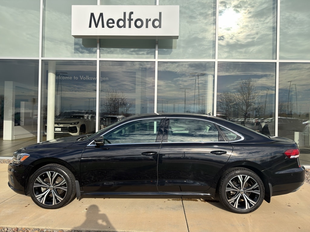 2020 Volkswagen Passat 2.0T SEL photo 2