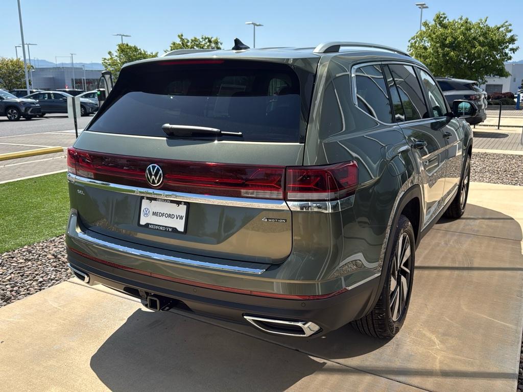 2025 Volkswagen Atlas SEL photo 4