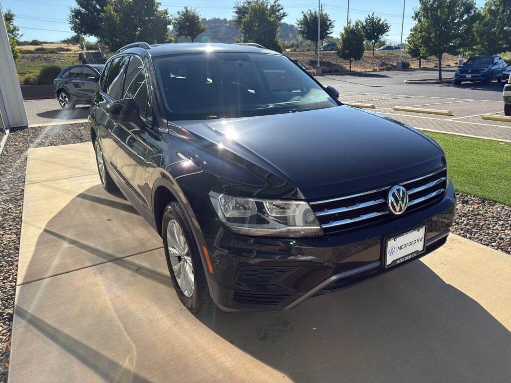 2022 Volkswagen Tiguan SEL Premium R-Line photo 2