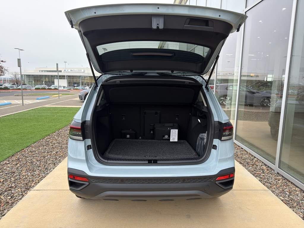 2026 Volkswagen Taos SE Black - Photo 8