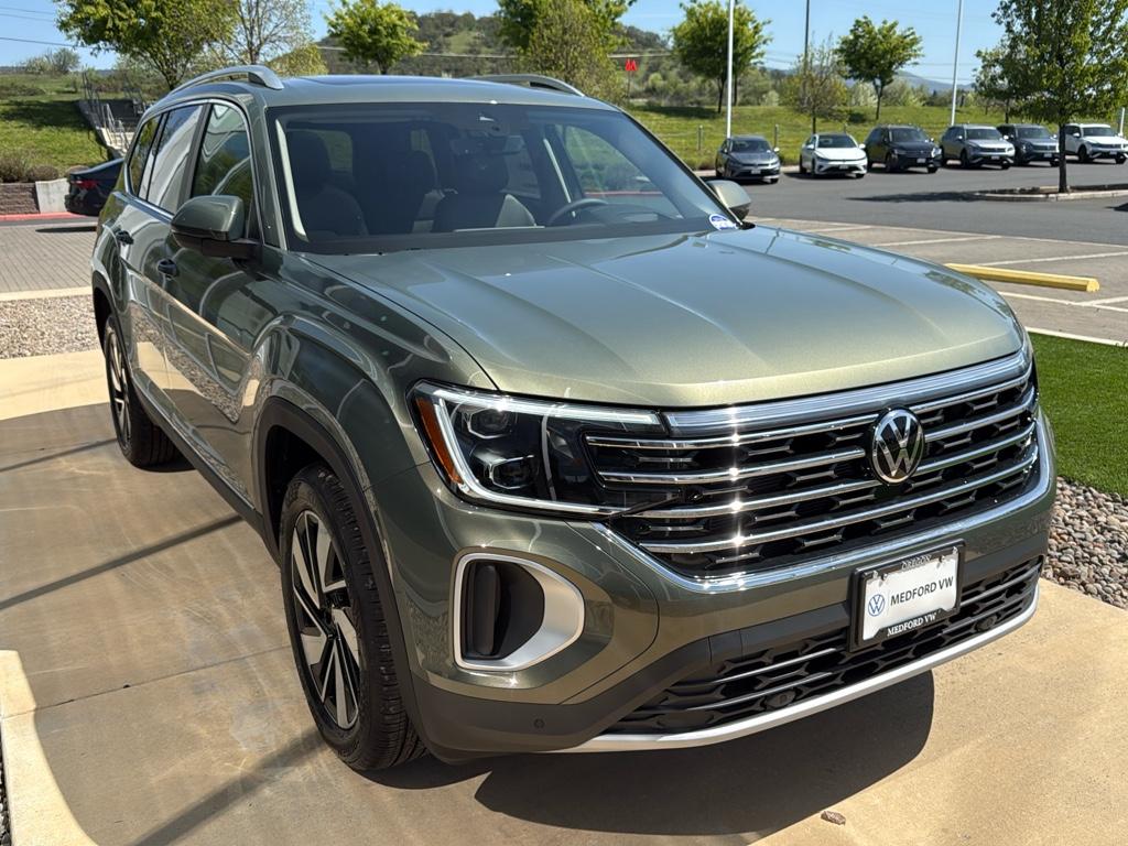 2025 Volkswagen Atlas SEL photo 3
