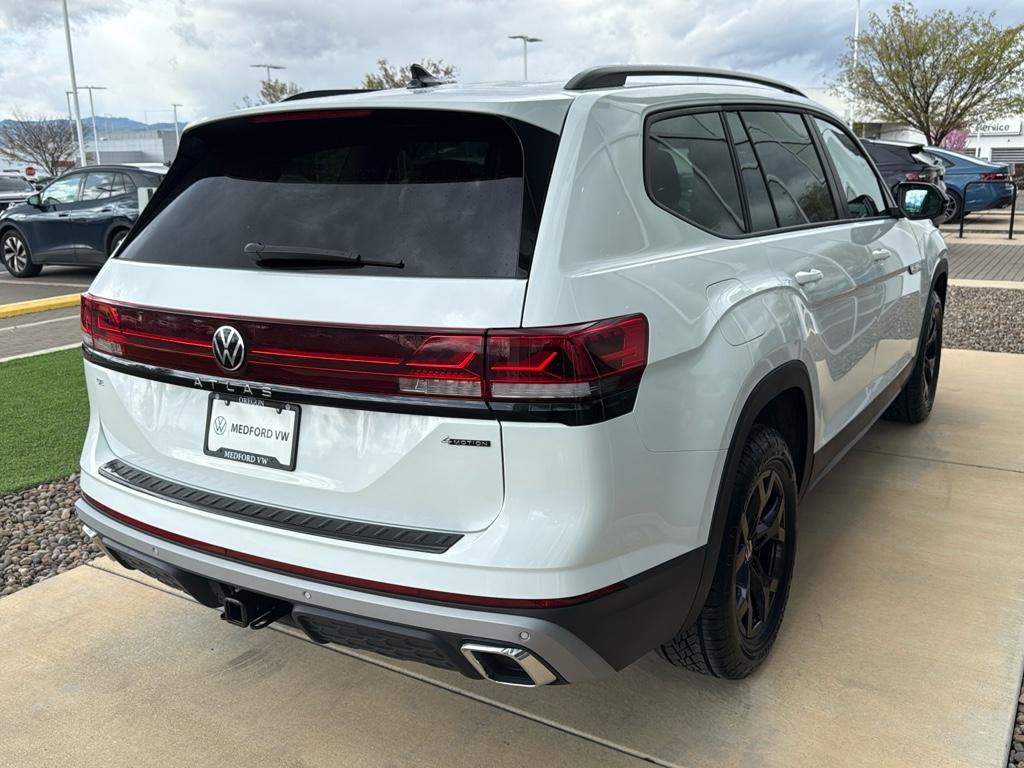 2025 Volkswagen Atlas Peak Edition SE photo 4