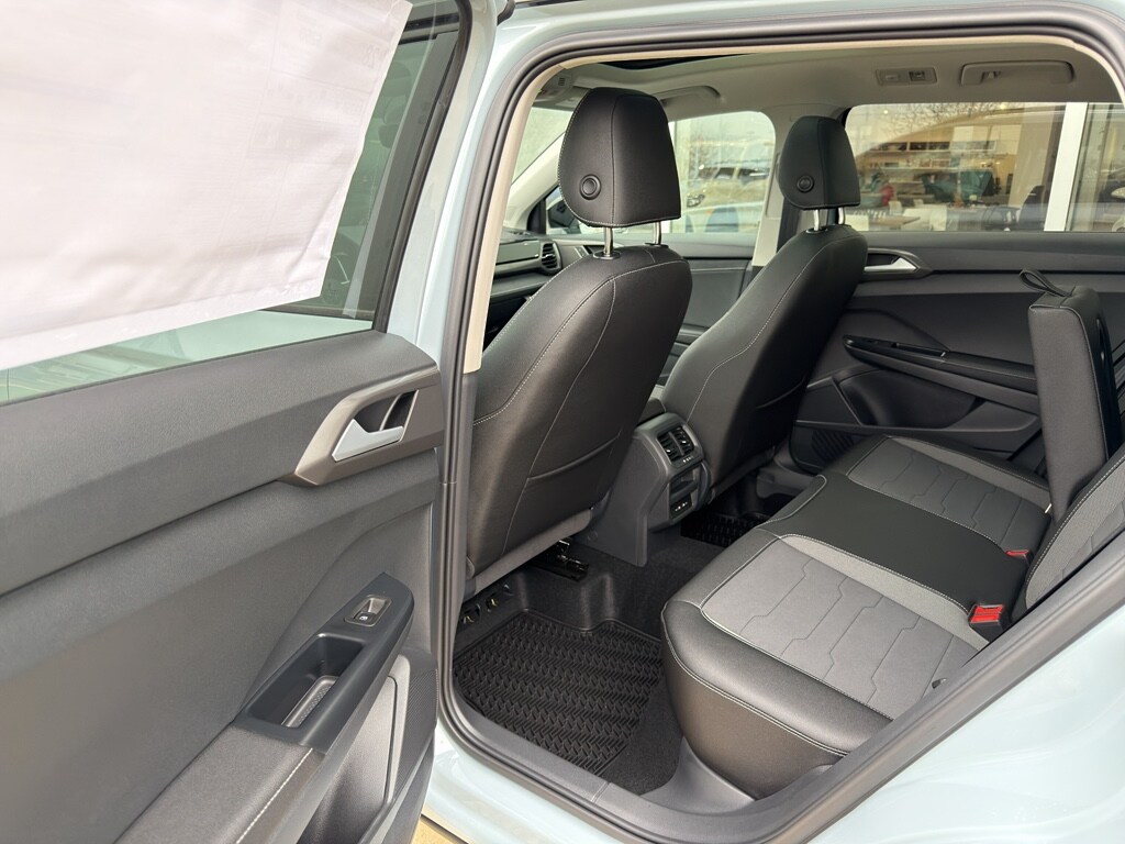 2026 Volkswagen Taos SE Black - Photo 14