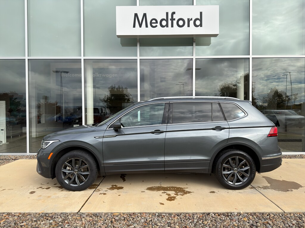 2022 Volkswagen Tiguan SE photo 2