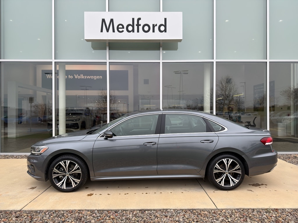 Used 2021 Volkswagen Passat 2.0T SE Sedan