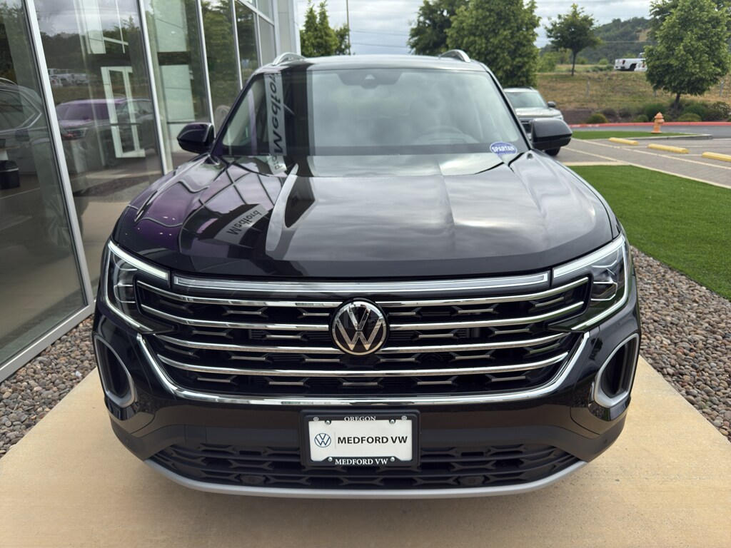2025 Volkswagen Atlas SEL photo 2