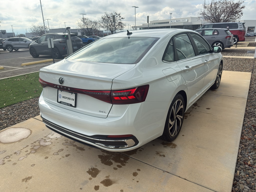 2026 Volkswagen Jetta SEL - Photo 4