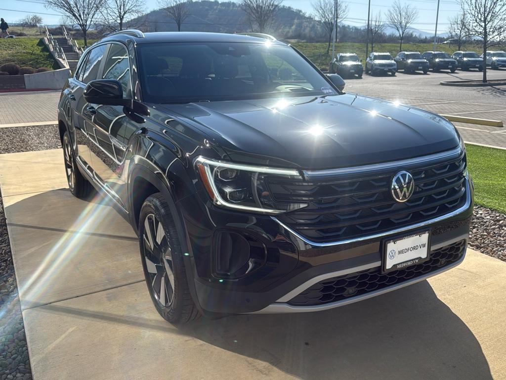 2025 Volkswagen Atlas Cross Sport SEL photo 3