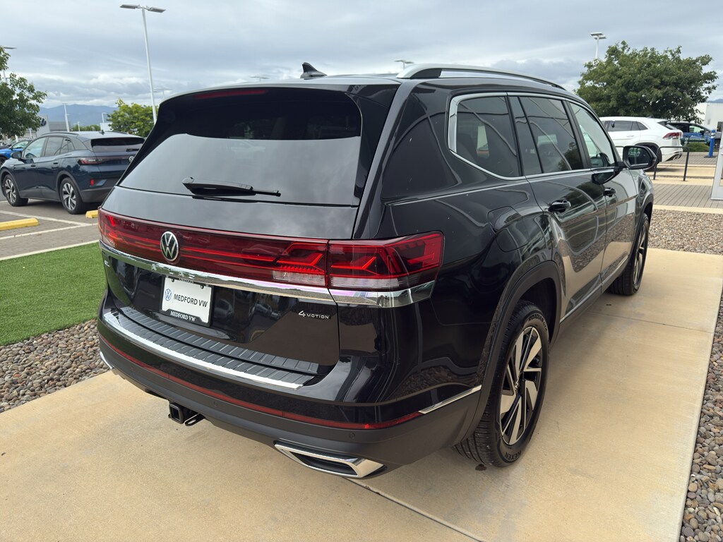 2025 Volkswagen Atlas SEL photo 4