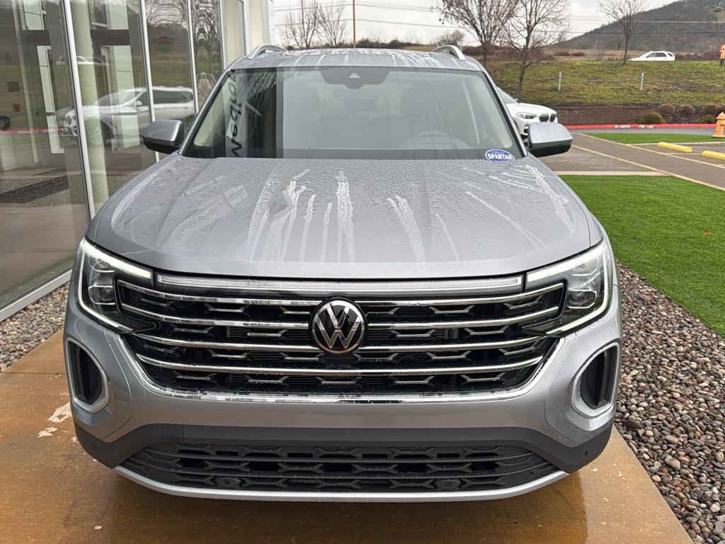 2025 Volkswagen Atlas SE photo 2