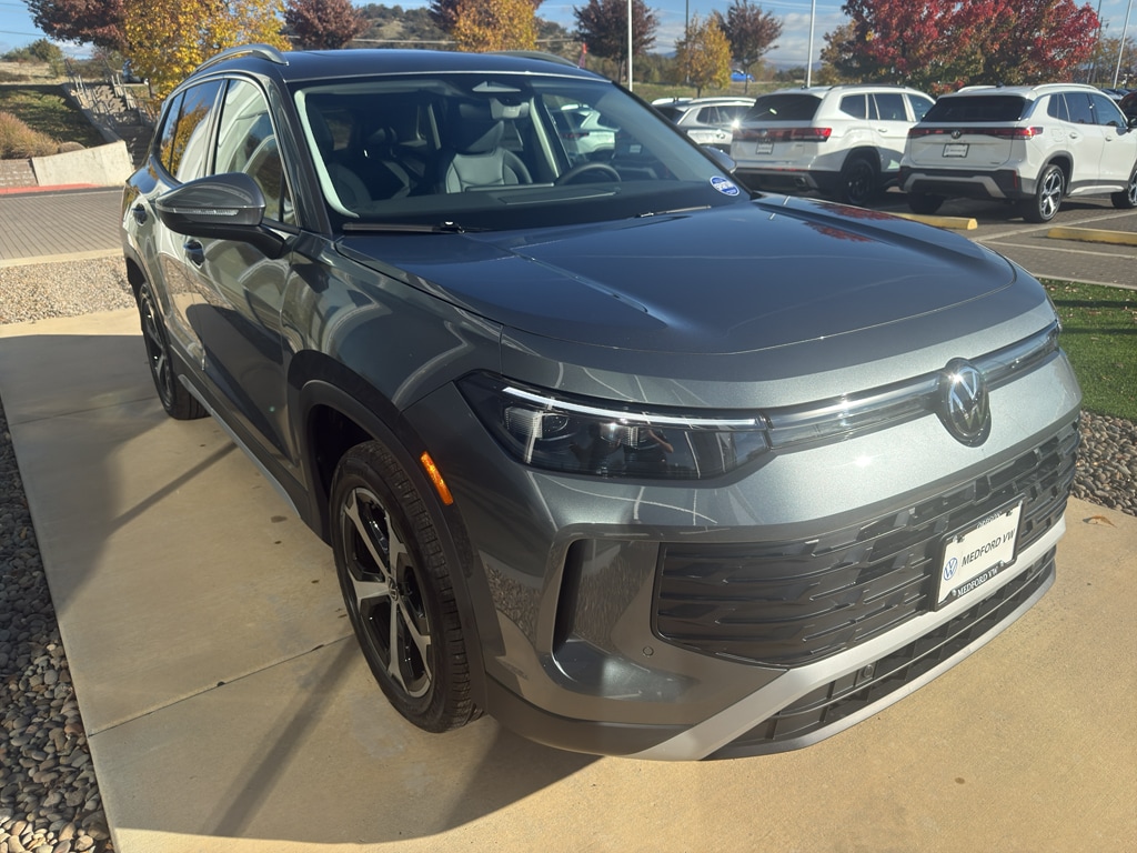 New 2026 Volkswagen Tiguan SE SUV