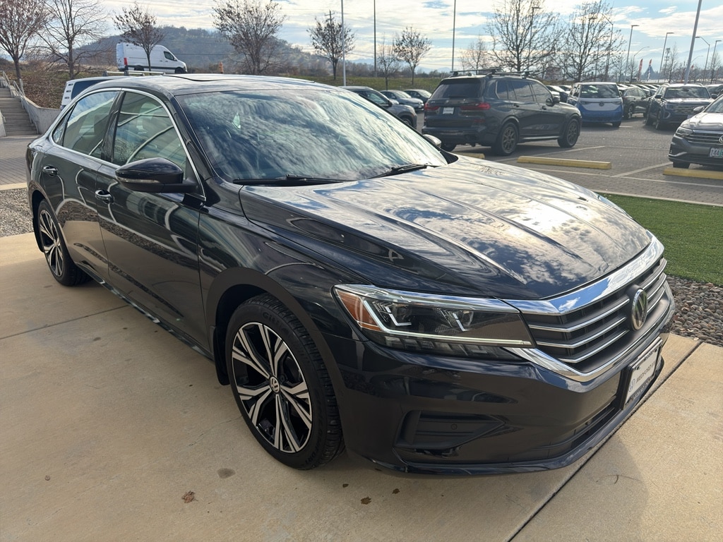 2020 Volkswagen Passat 2.0T SEL photo 4