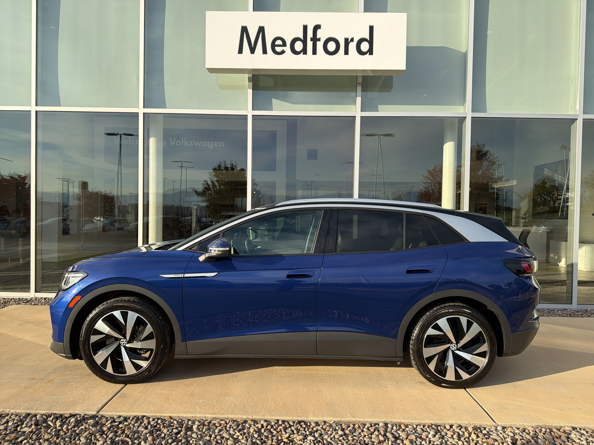 Used 2022 Volkswagen ID.4 PRO S with VIN WVGKMPE23NP059960 for sale in Medford, OR