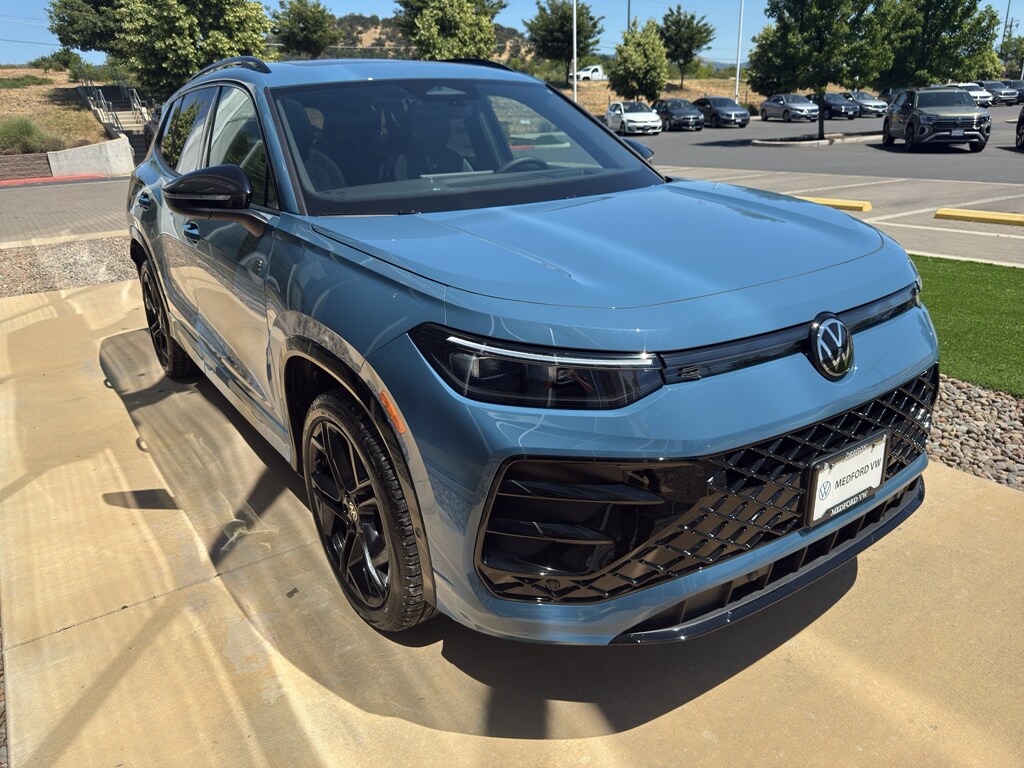 2025 Volkswagen Tiguan SE R-Line Black photo 3