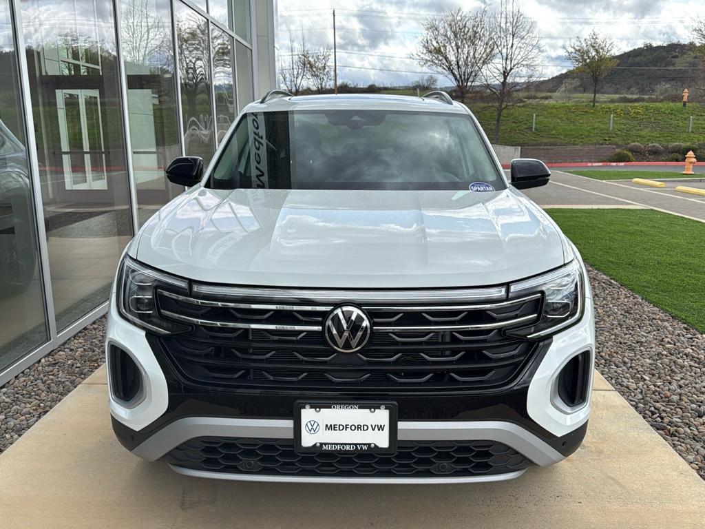 2025 Volkswagen Atlas Peak Edition SE photo 2