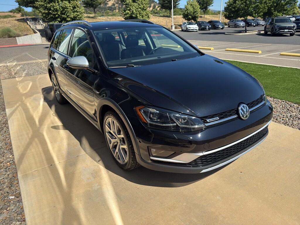 2019 Volkswagen Golf Alltrack SE photo 3