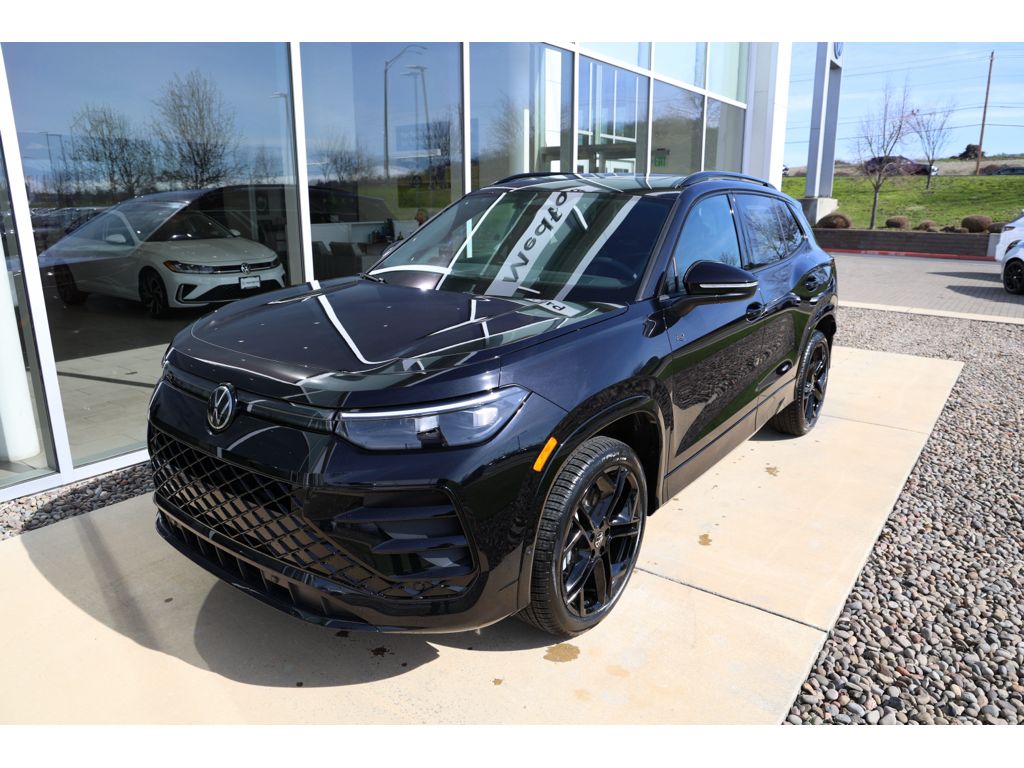 2026 Volkswagen Tiguan 2.0T SE R-Line Black 4Motion's photo