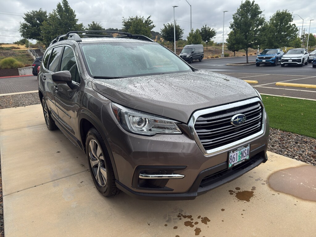 2022 Subaru Ascent Premium photo 3
